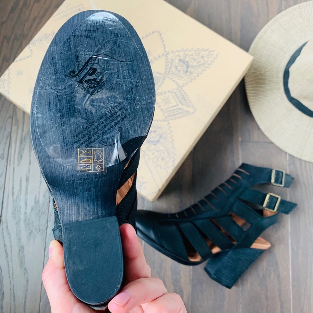 NEW! Free People made in Spain Hayes leather boot - Picture 5 of 5